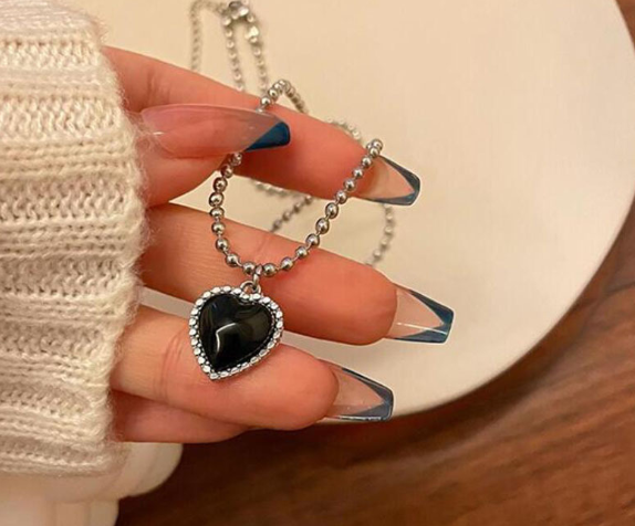 Exclusive chic wear necklace