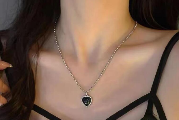 Exclusive chic wear necklace