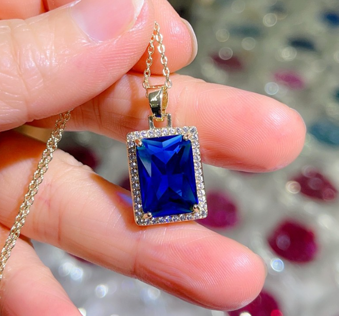 SAPPHIRE GOLD LOOK LUXURY PENDANT WITH CUSTOMIZE BOX PACKING