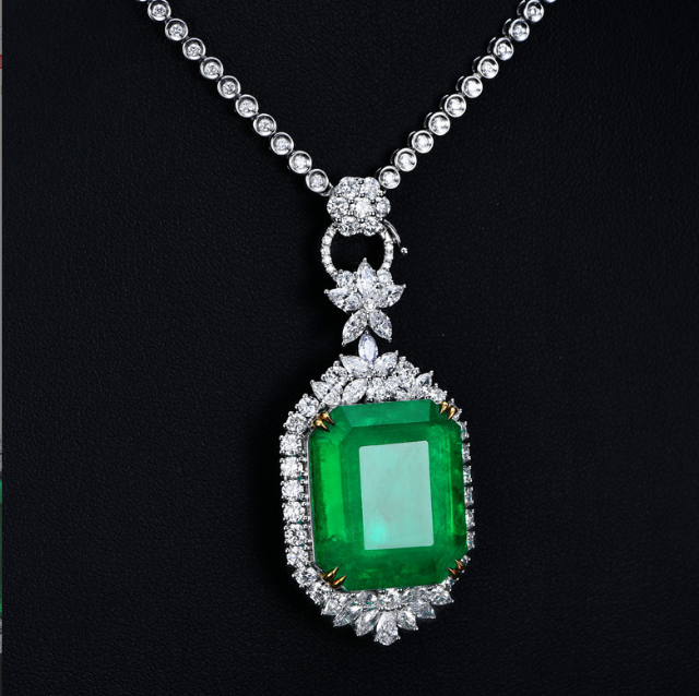 EMERALD CUT EXCLUSIVE QUALITY LUXURY PENDANT WITH BOX PACKING