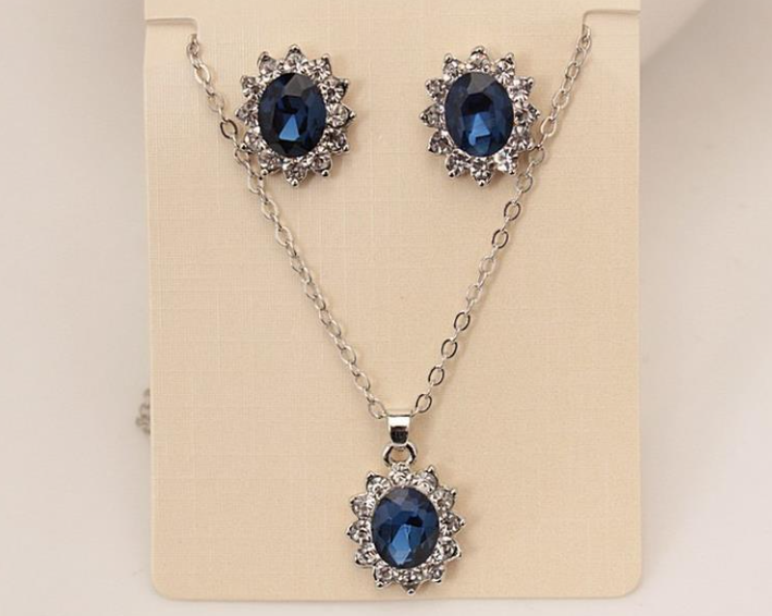Paltinum Plated Zircon Pendant With Earrings
