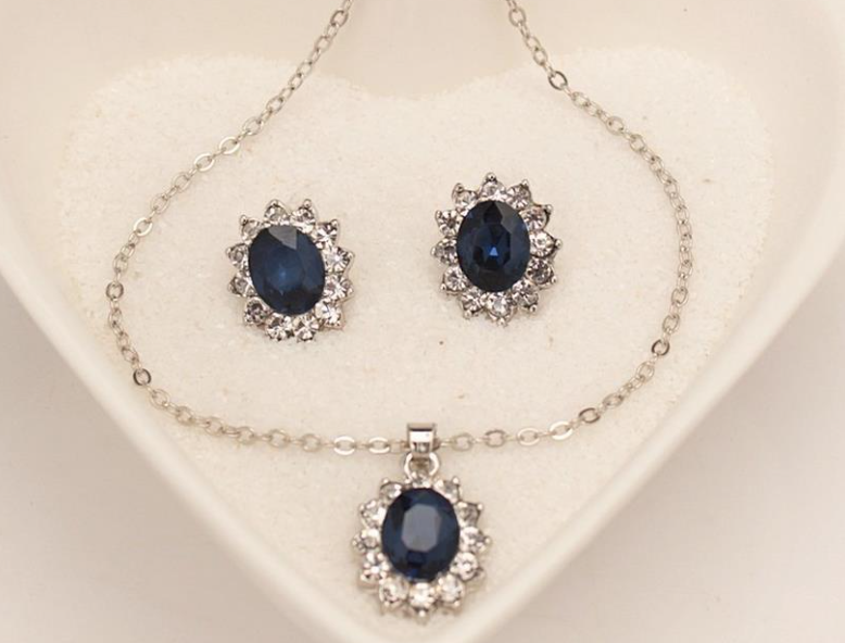 Paltinum Plated Zircon Pendant With Earrings