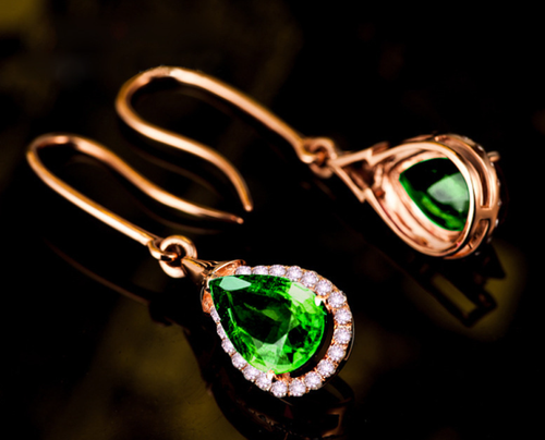 The emerald look luxury zircon earrings WITH SPECIAL BOX