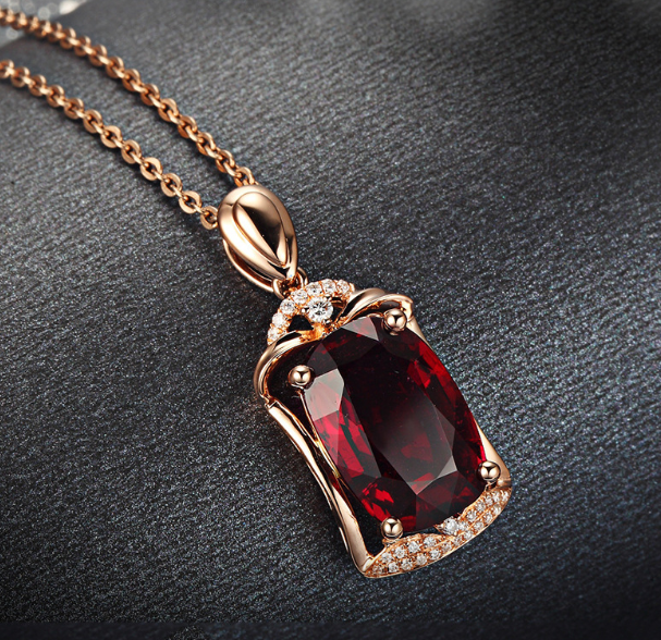 EXCLUSIVE QUALITY ZIRCON PENDANT WITH CHAIN AND CUSTOMIZE BOX PACKING