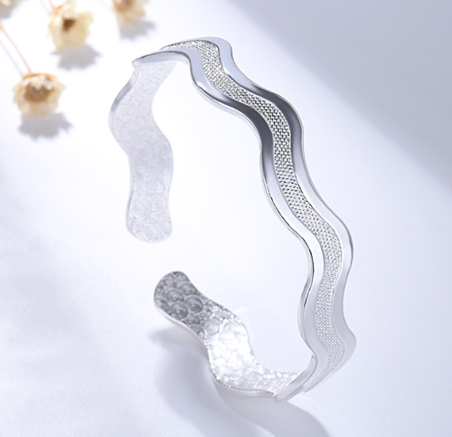 PLATINUM PLATED BANGLE ADJUSTABLE