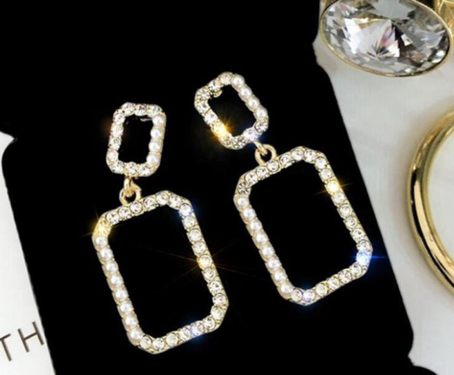 HIGH QUALITY PLATED LUXURY WEAR EARRINGS