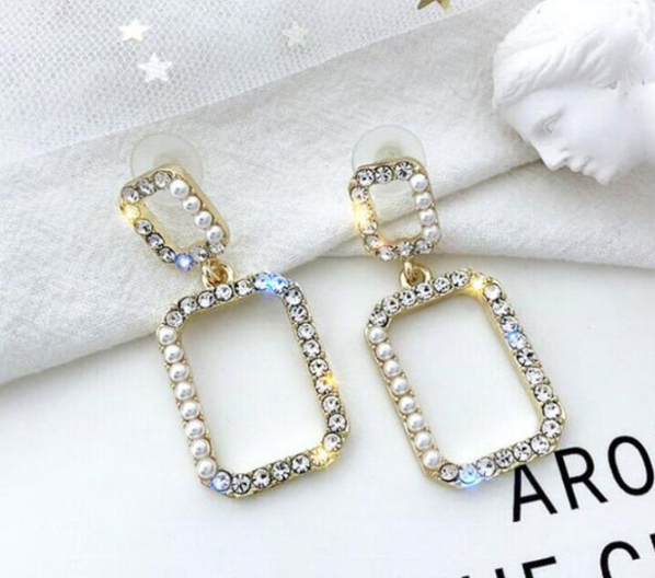 HIGH QUALITY PLATED LUXURY WEAR EARRINGS