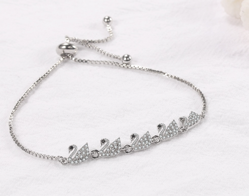 The brand look luxury zircon bracelet adjustable