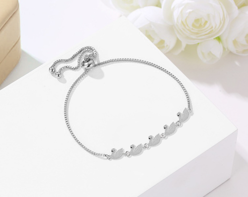 The brand look luxury zircon bracelet adjustable