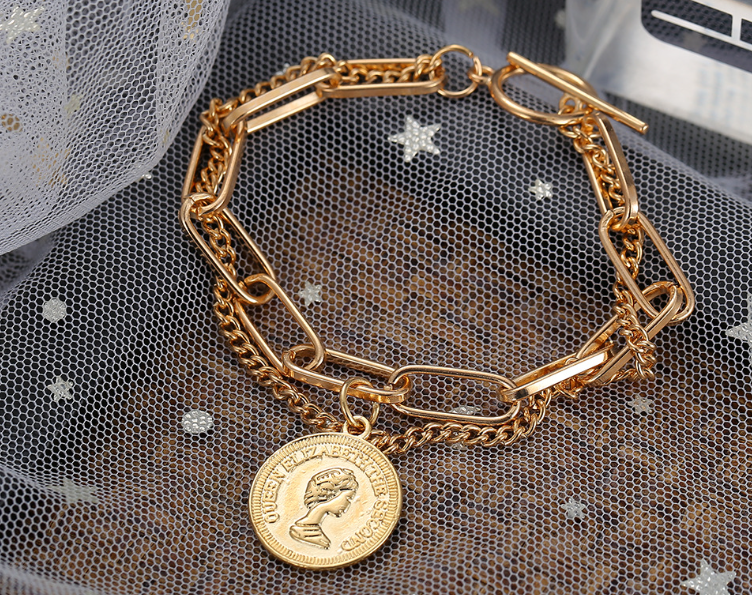 Exclusive chic wear bracelet