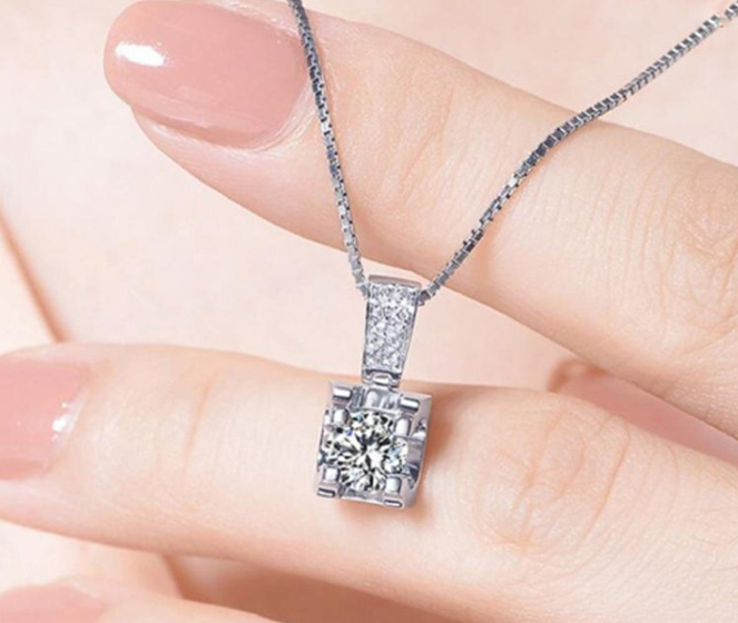 EXCLUSIVE GIFT PENDANT FOR HER Diamond cut Luxury pendant with special box