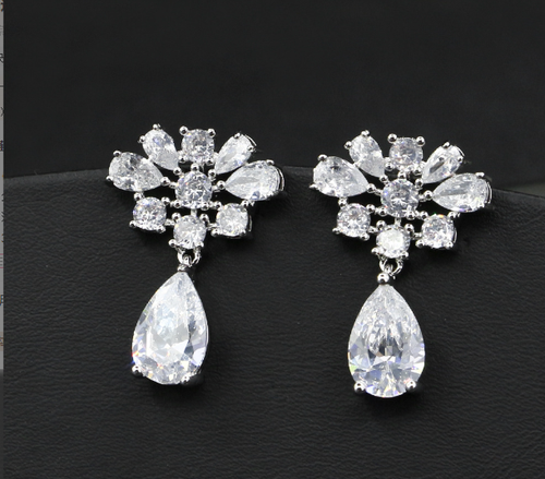 HIGH QUALITY LUXURY WEAR PLATINUM PLATED ZIRCON EARRINGS