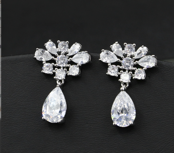 HIGH QUALITY LUXURY WEAR PLATINUM PLATED ZIRCON EARRINGS