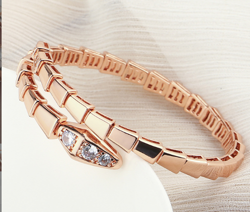The brand look exclusive and luxury bangle with free box packaging
