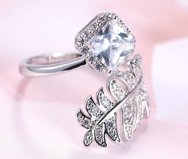 The pattern platinum plated luxury zircon ring adjustable