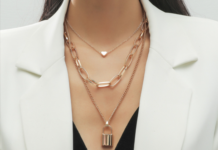 Exclusive chic wear necklace