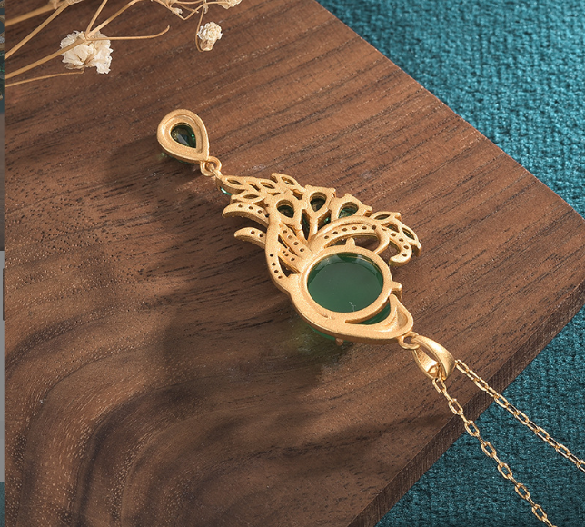 PEACOCK STYLE EXCLUSIVE AND LUXURY QUALITY PENDANT WITH BOX