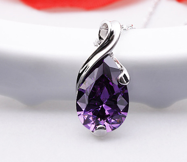 The amethyst look luxury and exclusive pendant with chain for her