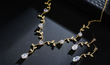 LEAF PATTERN GOLD PLATED LUXURY NECKLACE EARRINGS SET