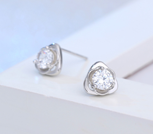 HIGH QUALITY LUXURY WEAR PLATINUM PLATED ZIRCON EARRINGS