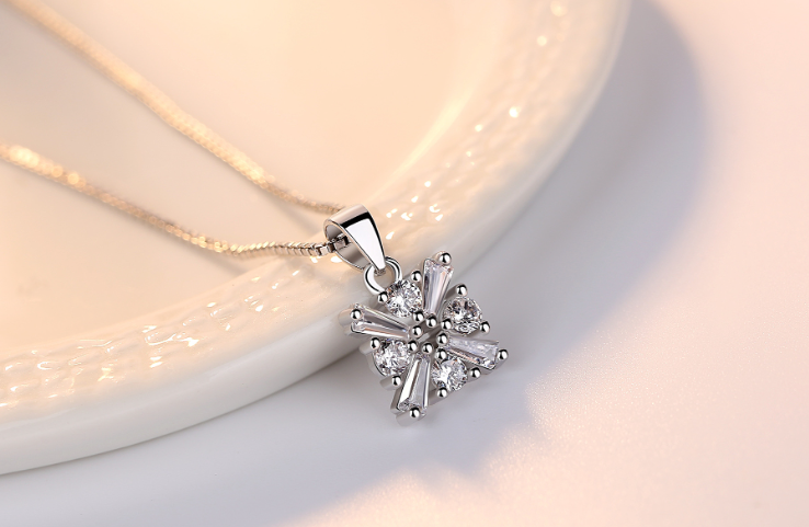Luxury stonework pendant with chain exclusive quality and box packing