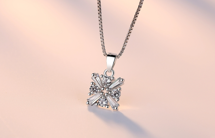 Luxury stonework pendant with chain exclusive quality and box packing