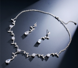 Leaf pattern diamond look luxury gift set box packed