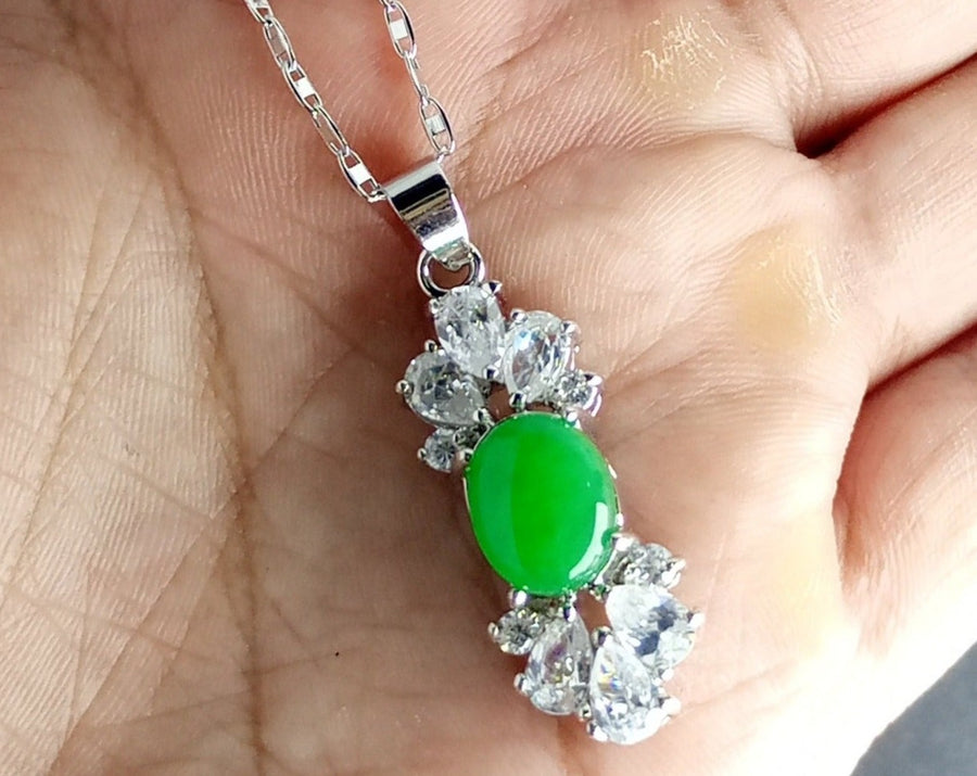 EMERALD LOOK LUXURY ZIRCON PENDANT WITH CHAIN