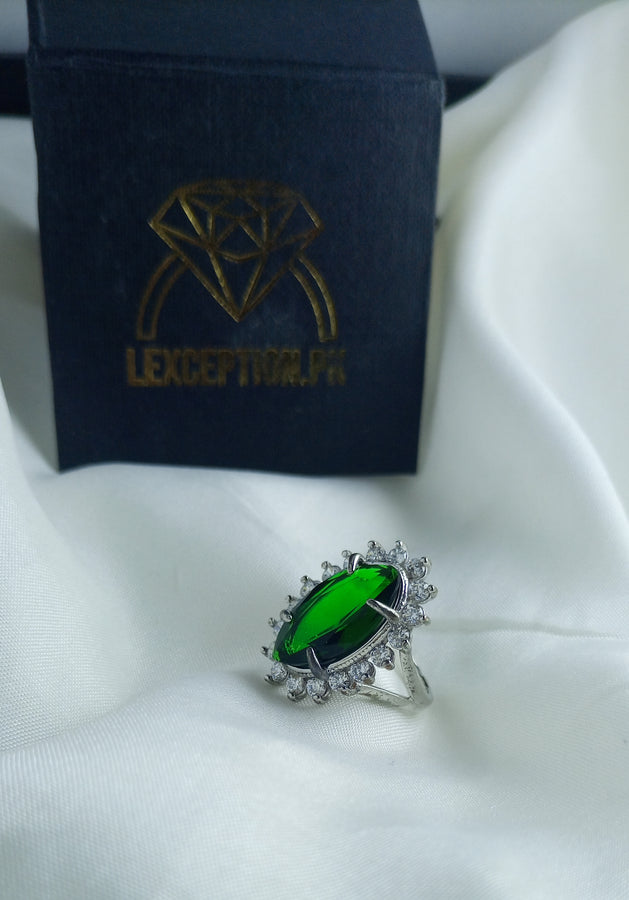 Emerald look luxury zircon ring