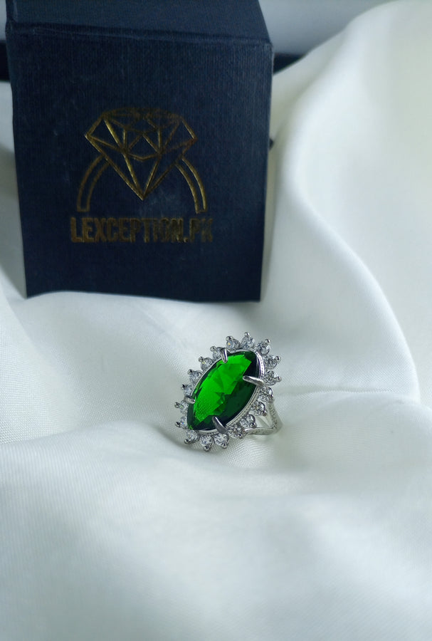 Emerald look luxury zircon ring