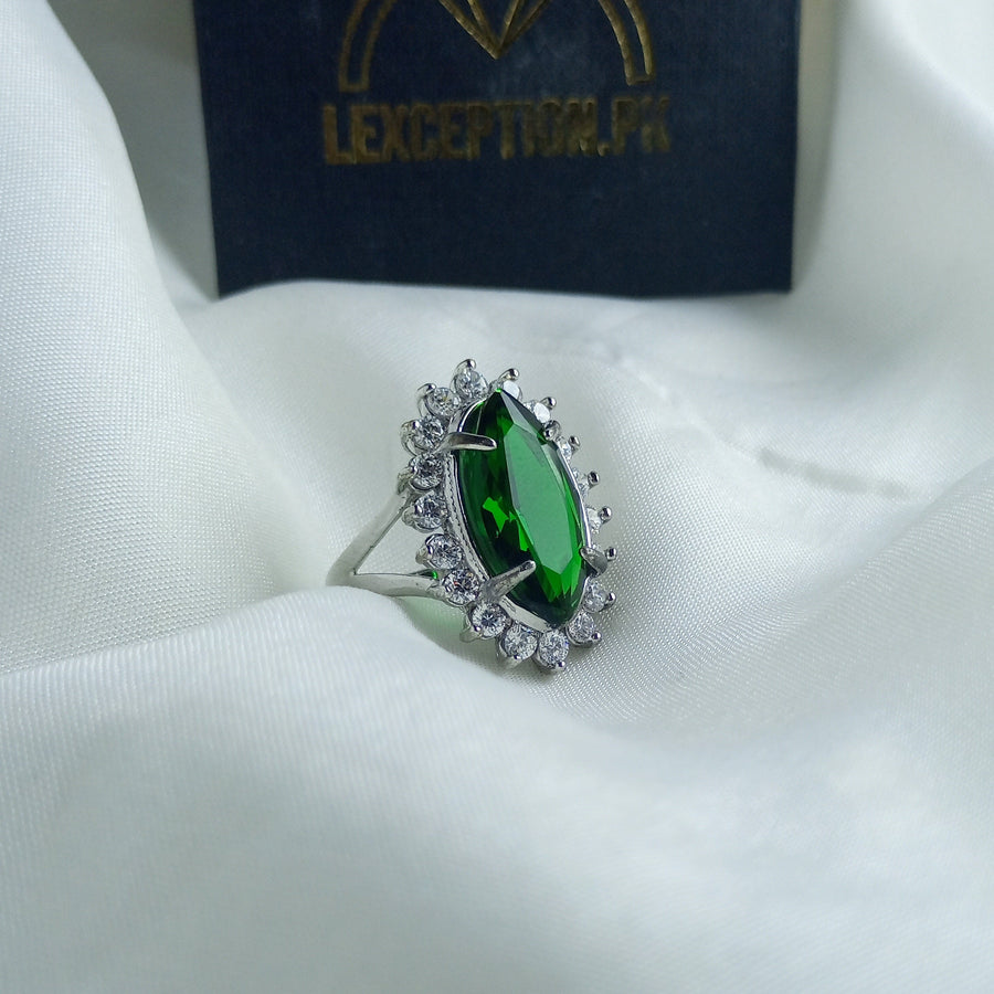 Emerald look luxury zircon ring
