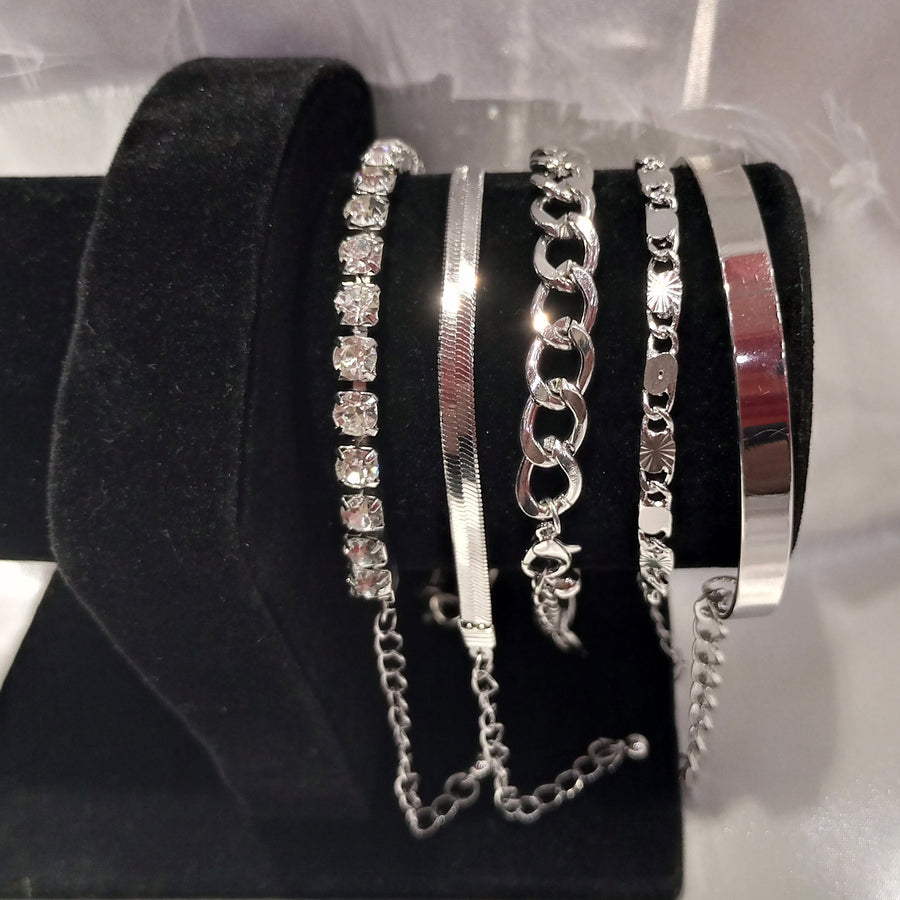 Exclusive chic wear bangle set