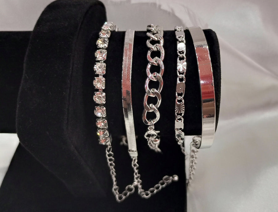 Exclusive chic wear bangle set