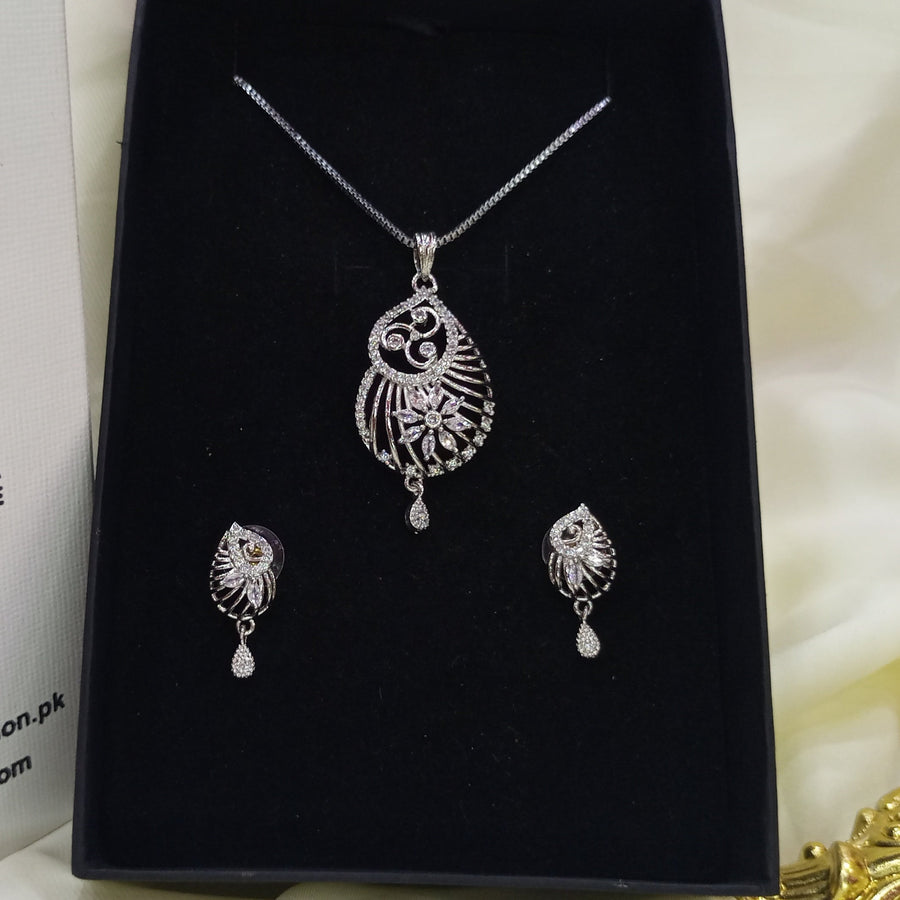 Ethnic look necklace earrings zircon set