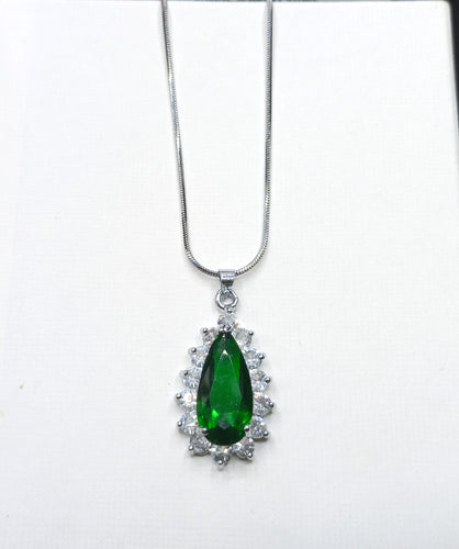 The emerald Look luxury zircon pendant with exclusive box packaging