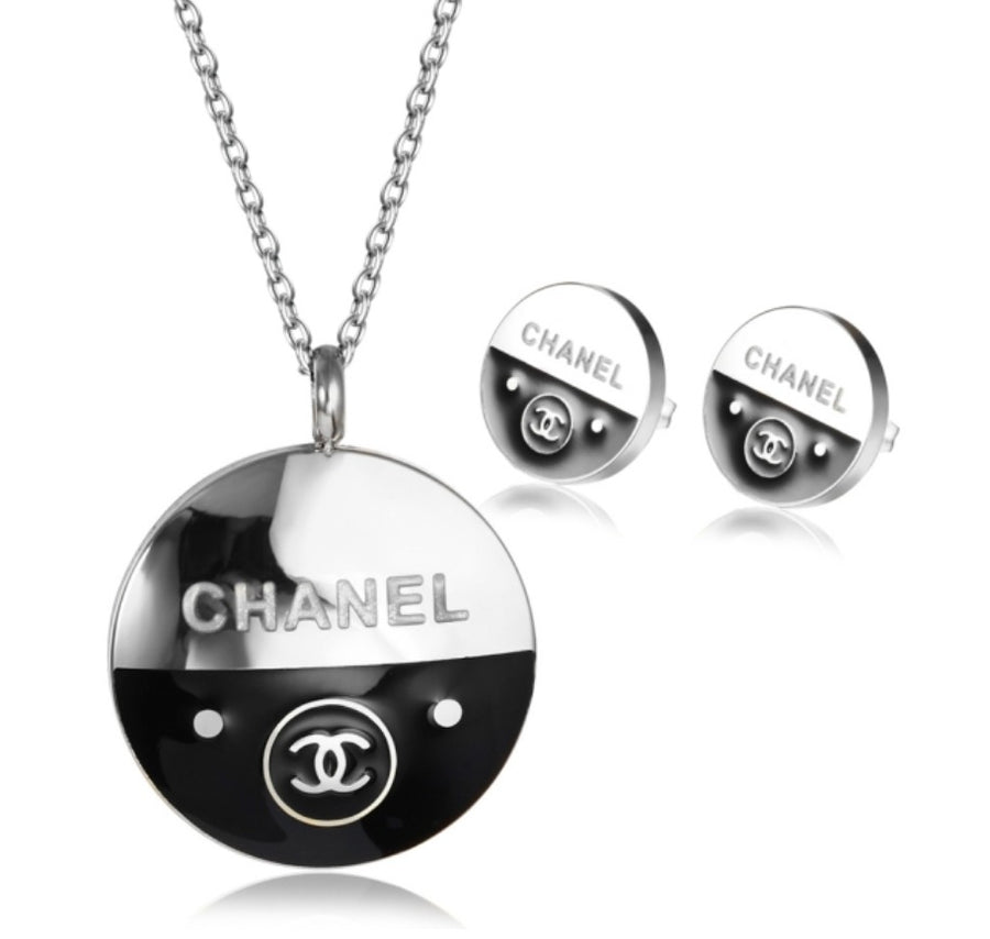 CHANEL LUXURY PENDANT & EARRINGS SET