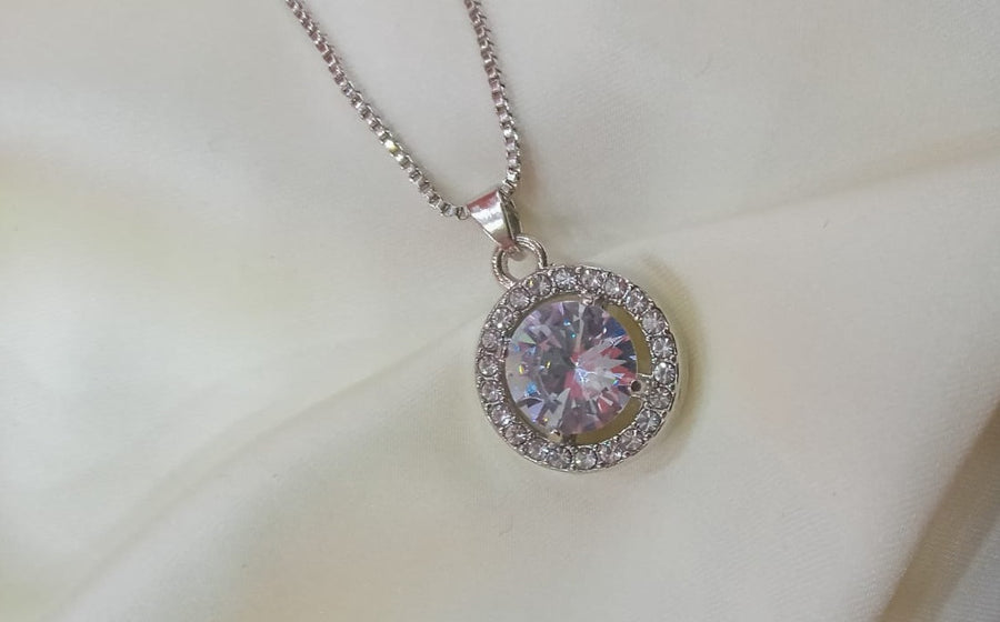 luxury pendant with chain