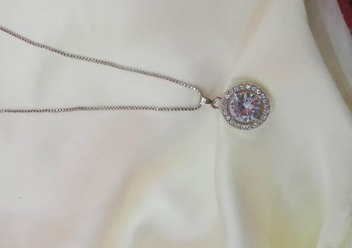 luxury pendant with chain