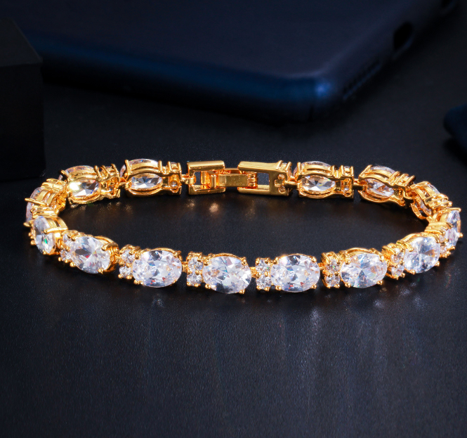 GOLD THEME LUXURY ZIRCON STONES HIGHLY FINISHED EXCLUSIVE BRACELET WITH BOX