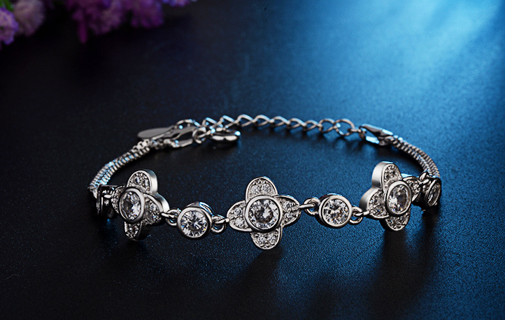 The luxury look zircon bracelet gift for her comes box packed