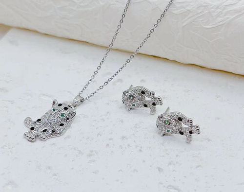 rhodium plated luxury necklace earrings set!