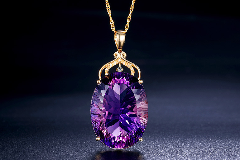 Gemlook Luxury quality gold plated pendant with chain