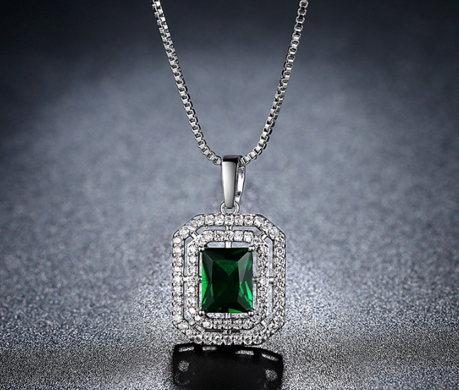 EMERALD LOOK EXCLUSIVE QUALITY PENDANT WITH BOX PACKING