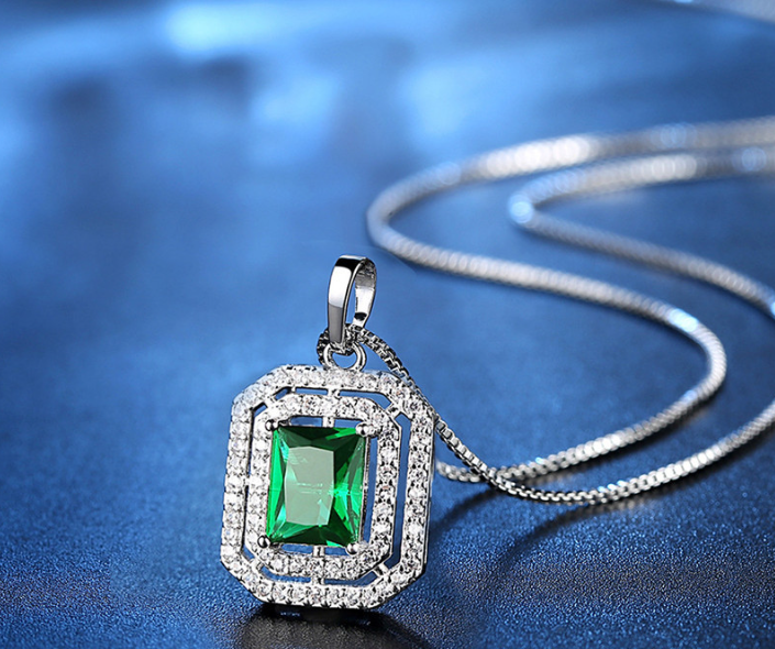 EMERALD LOOK EXCLUSIVE QUALITY PENDANT WITH BOX PACKING