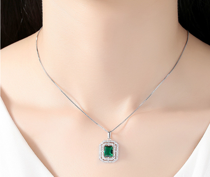 EMERALD LOOK EXCLUSIVE QUALITY PENDANT WITH BOX PACKING