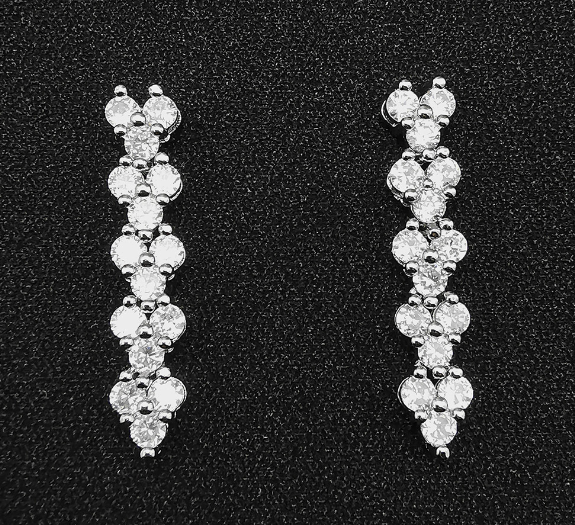 EXCLUSIVE AND LUXURY EARRINGS WITH SPECIAL BOX