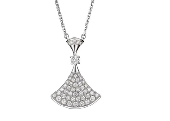 A special gift pendant luxury packaging for her!