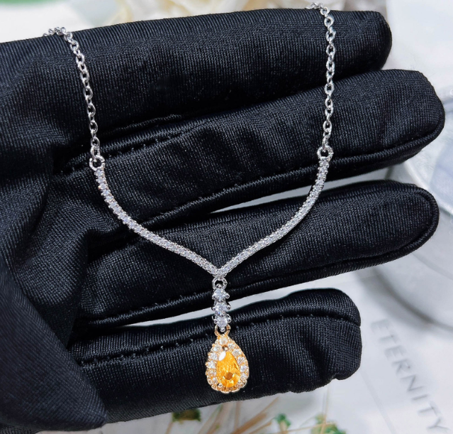 Luxury quality exclusive pendant with chain exclusive free box packaging