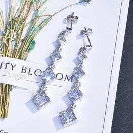 Hanging look luxury zircon earrings