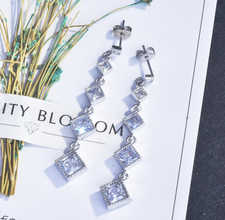Hanging look luxury zircon earrings